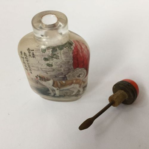 Null Un flacon à priser chinois en verre peint à l'intérieur, décoré d'un St Ber&hellip;