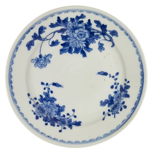 Null Une assiette en porcelaine chinoise, marque et période Guangxu, peinte en b&hellip;