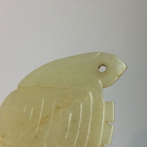 Null 罕见的中国黄玉吊坠，西周时期，雕琢成一个有山羊胡子的神兽造型，身上有希腊钥匙图案的装饰，长6.6厘米

出处:香港苏富比，2020年11月27日，拍賣&hellip;
