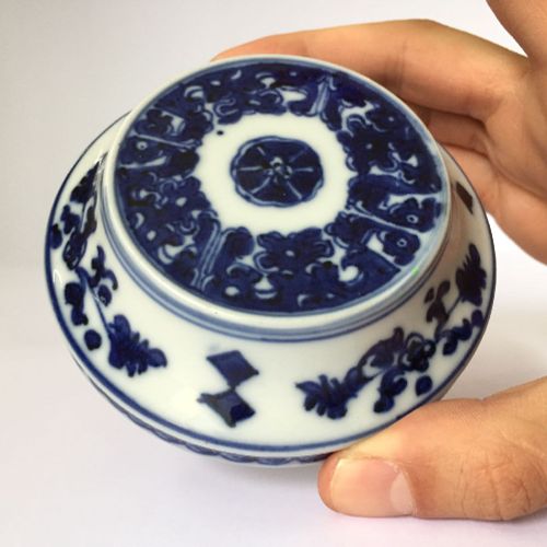 Null Boîte circulaire et couvercle en porcelaine chinoise de style Ming, XVIIIe &hellip;