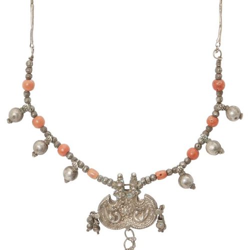 Null Cinq colliers en argent sertis de corail, Rajasthan, Inde, 20ème siècle, (5&hellip;