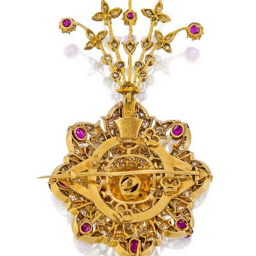 Null Un sarpech in oro con diamanti e rubini, già di proprietà del Maharaja di P&hellip;