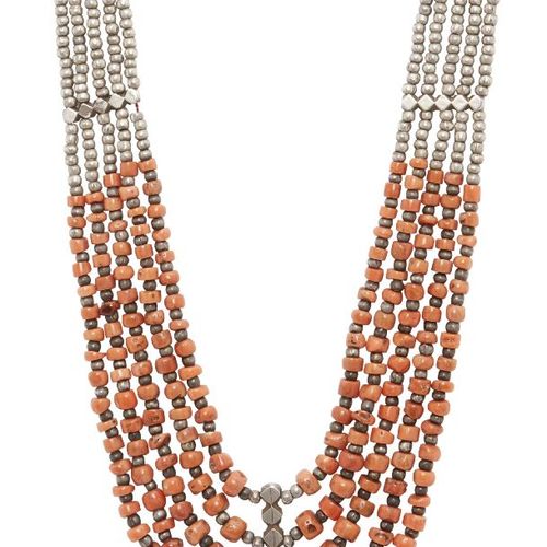 Null 五条珊瑚镶银项链，拉贾斯坦邦，印度，20世纪，(5)



出处。私人收藏，德国1982年在新德里收购



整体良好
