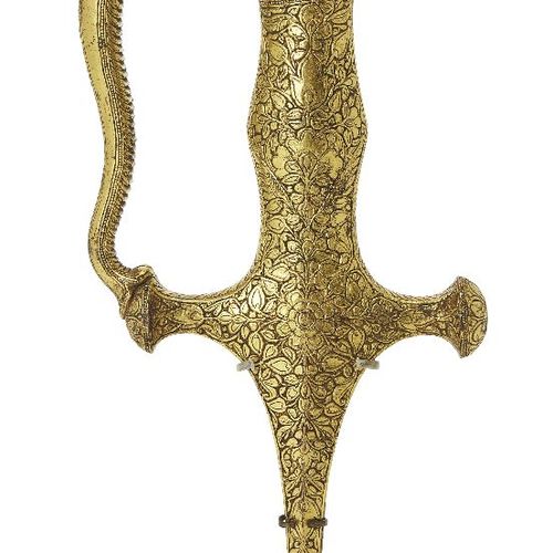 Null 印度18世纪末至19世纪初的Kutch大象形状的精雕细琢的金剑柄，大象头下面有精致而密集的风格化花朵和几何边框的设计，大象头既是剑柄的鞍座，也是剑柄的&hellip;