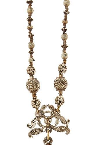 Null A gold necklace, Goa, Southwest India, late 17th century, the pendant of ov&hellip;