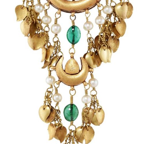 Null A gem-set gold forehead pendant (chand-tikka), Punjab, Lahore, first half 1&hellip;