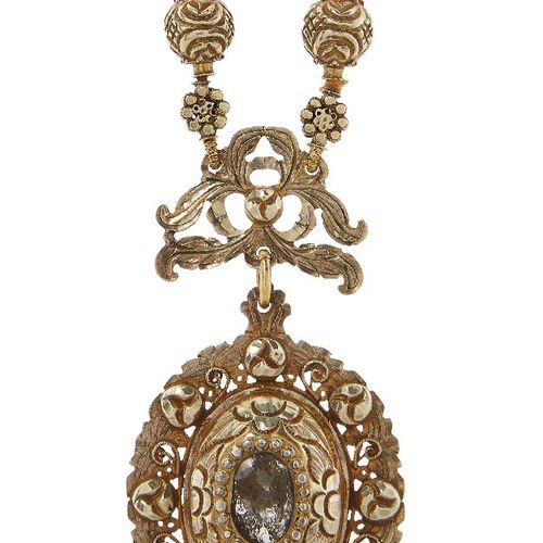 Null A gold necklace, Goa, Southwest India, late 17th century, the pendant of ov&hellip;