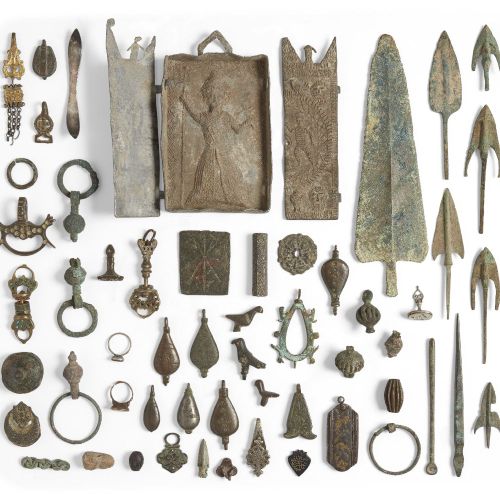 Null A group of lead weights, Roman belt fittings and later metalwork items, mai&hellip;