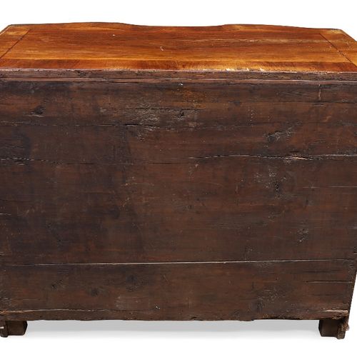 Null A walnut serpentine front commode, third quarter 18th century, possibly Mal&hellip;