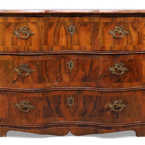 Null A walnut serpentine front commode, third quarter 18th century, possibly Mal&hellip;