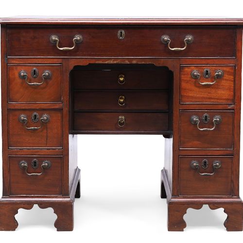 Null A George III mahogany kneehole desk, last quarter 18th century, the top wit&hellip;