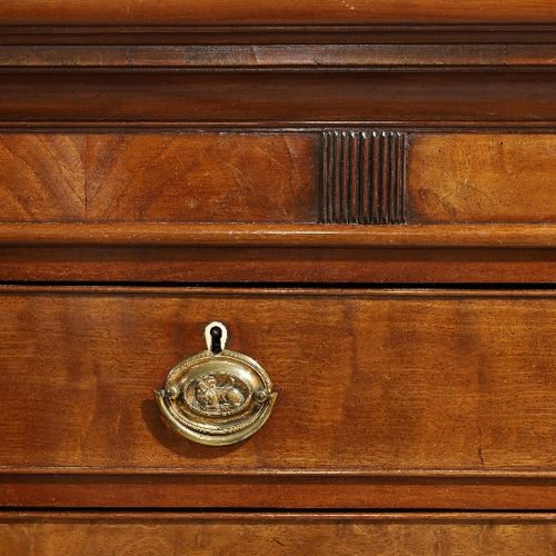 Null A George III mahogany chest-on-chest, last quarter 18th century, the moulde&hellip;