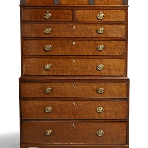Null A George III mahogany chest-on-chest, last quarter 18th century, the moulde&hellip;