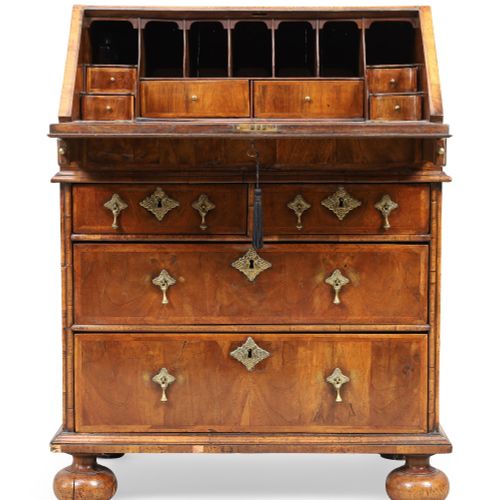 Null A Queen Anne walnut bureau, first quarter 18th century, the hinged fall fro&hellip;