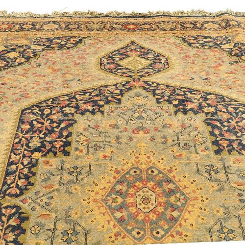 Null A Persian Kirman carpet, second quarter 20th century, the central floral me&hellip;
