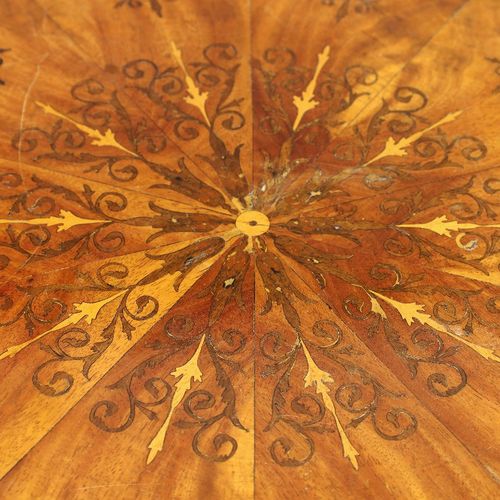 Null A Biedermeier marquetry walnut centre table, first quarter 19th century, in&hellip;