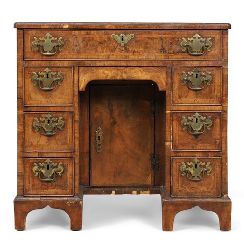 Null A George I walnut kneehole desk, first quarter 18th century, the crossbande&hellip;