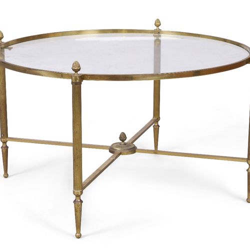 Null A brass circular coffee table, 20th century, in the Mallet style, with glas&hellip;