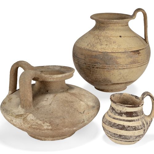 Null Trois récipients en poterie grecque du sud de l'Italie,

Vers le 6e-5e sièc&hellip;