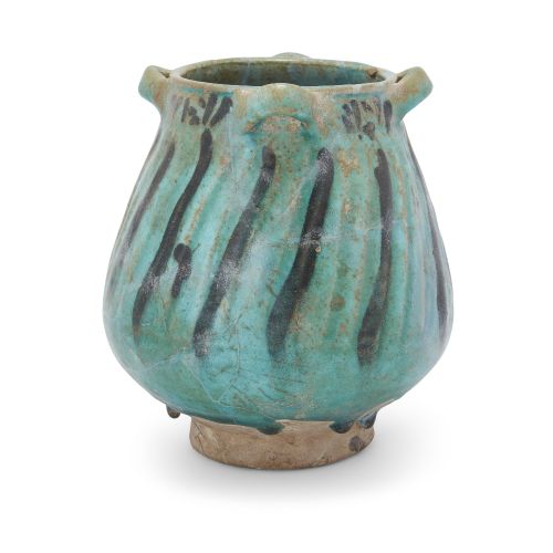 Null Vase suspendu à pied, émaillé bleu turquoise

Kashan, Iran central, XIIe si&hellip;