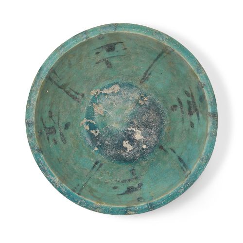 Null Un bol intact à glaçure turquoise de Kashan,

Iran, 13e siècle,

De forme c&hellip;