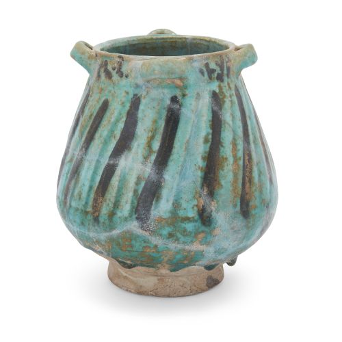 Null Vase suspendu à pied, émaillé bleu turquoise

Kashan, Iran central, XIIe si&hellip;