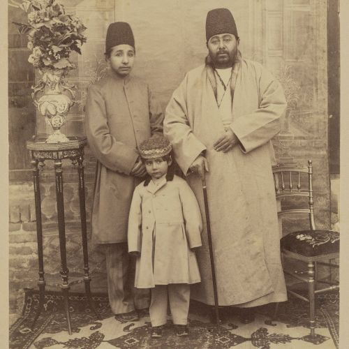 Null Propriété d'une importante famille Qajar Lots 92-116

Coran miniature de l'&hellip;