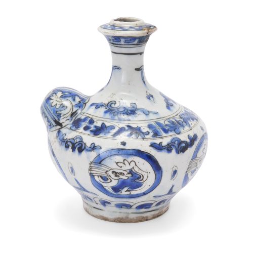 Null Zu verkaufen ohne Reserve

Eine blaue und weiße Keramik Kendi,

Safawiden-I&hellip;