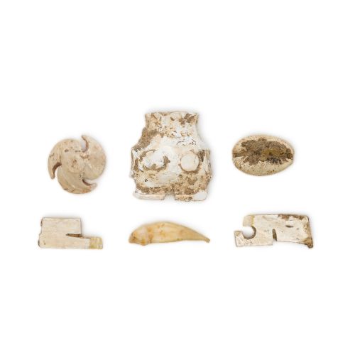 Null Three Chinese hardstone carvings, a shell and a tooth

Neolithic period

Th&hellip;