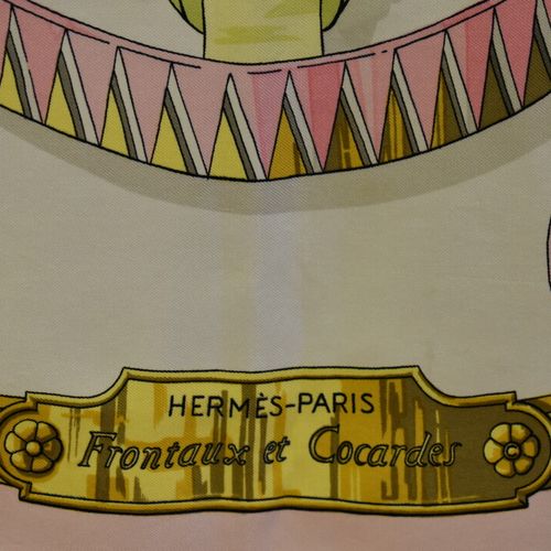HERMES HERMES. Modèle Frontaux et cocardes. Carré en soie. Dimensions: 90x90cm. &hellip;