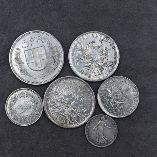 Réunion de différentes pièces de monnaies Réunion de différentes pièces de monna&hellip;