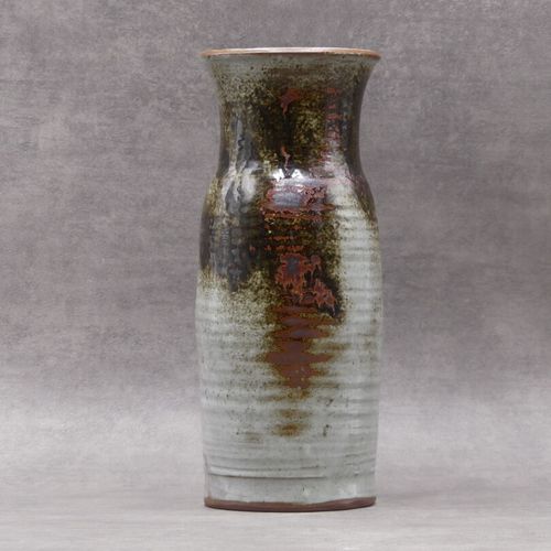 Null Vase en terre cuite attribué à Accolay. Hauteur : 33 cm