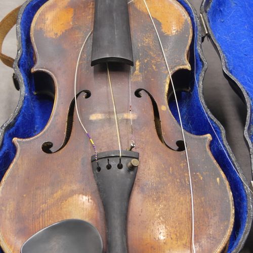 Violon Georg Kloz 1779. Violon avec coffret, tête sculptée en forme de lion. Lon&hellip;