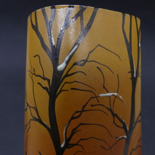 Null LEGRAS. Vase en verre émaillé décor hivernal sur base orangée. Hauteur : 21&hellip;