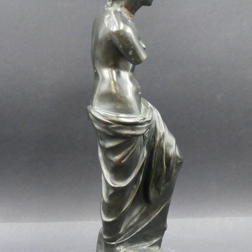 La Vénus de Milo. La Vénus de Milo. Bronze repoussé patiné d'après l'Antique. Ha&hellip;