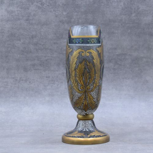 Null Dans le goût de Théodore Legras. Vase en verre émaillé à décor stylisé de f&hellip;