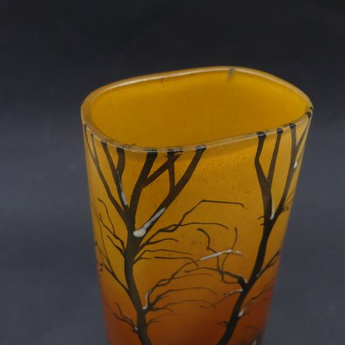 Null LEGRAS. Vase en verre émaillé décor hivernal sur base orangée. Hauteur : 21&hellip;