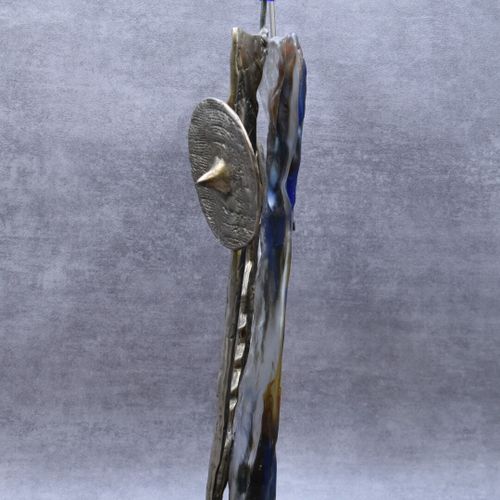 SCULPTURE Yves LOHE (1947), Glatiateur en bronze et verre. Signé. Hauteur : 64 c&hellip;