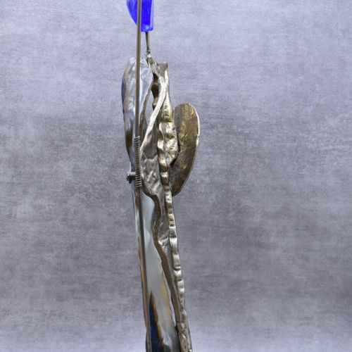 SCULPTURE Yves LOHE (1947), Glatiateur en bronze et verre. Signé. Hauteur : 64 c&hellip;