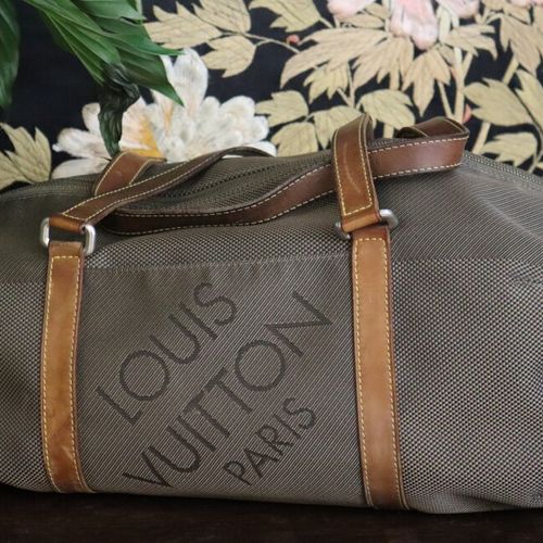 Louis VUITTON, rugby model. Sport bag in canvas and natu…