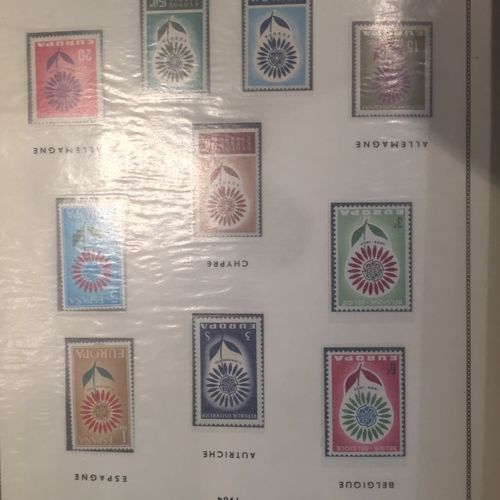 TIMBRES Europe et Monde TIMBRES Collection de 11 albums de timbres, Europe et Mo&hellip;