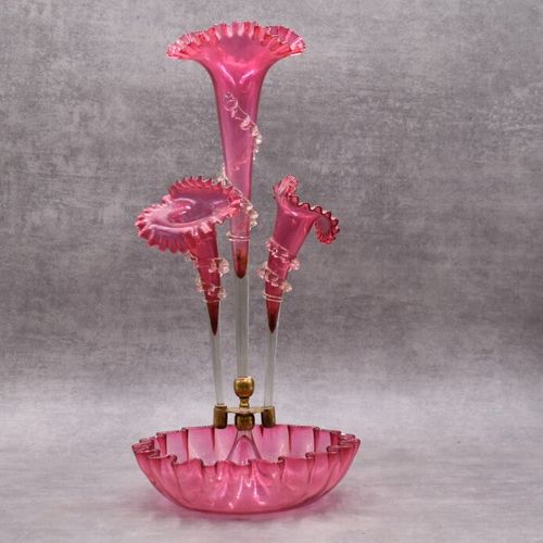 Null Tulipière en verre irisé à 3 cornets. Hauteur : 47 cm 



ATTENTION Vendu s&hellip;