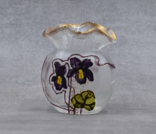 MONT-JOYE. Petit vase en verre givré MONTJOYE. Petit vase en verre givré à décor&hellip;