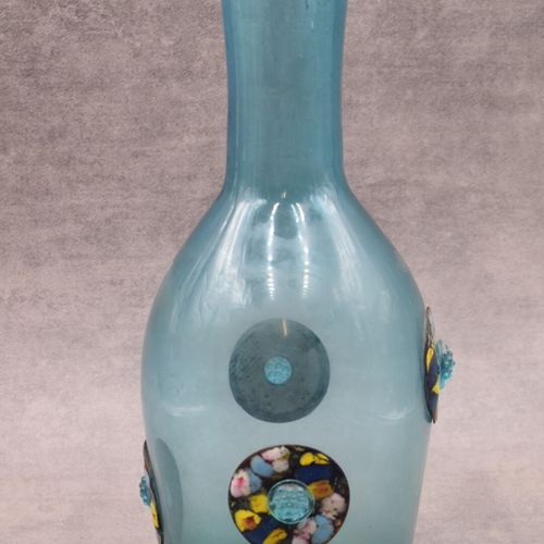 Vase Dans le goût de PANTIN, Vase bouteille en verre bleu émaillé. Hauteur : 35 &hellip;