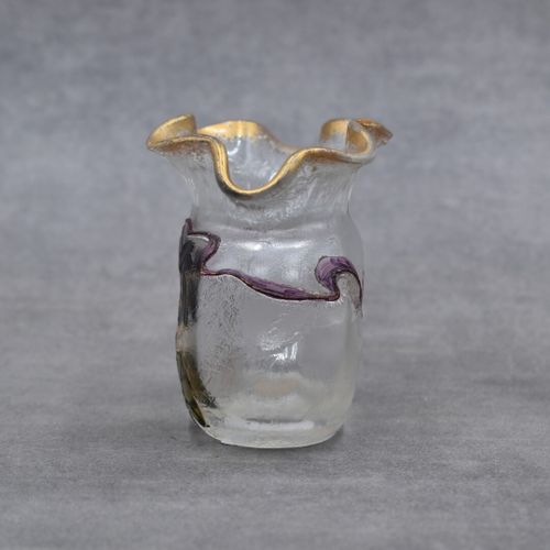 MONT-JOYE. Petit vase en verre givré MONTJOYE. Petit vase en verre givré à décor&hellip;