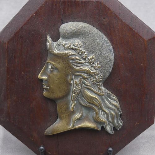 Réunion de deux profils de Marianne en bronze Réunion de deux profils de Mariann&hellip;