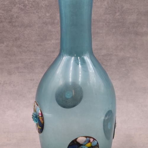 Vase Dans le goût de PANTIN, Vase bouteille en verre bleu émaillé. Hauteur : 35 &hellip;