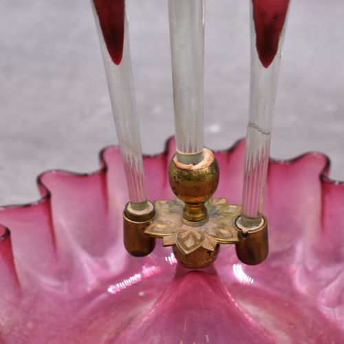 Null Tulipière en verre irisé à 3 cornets. Hauteur : 47 cm 



ATTENTION Vendu s&hellip;