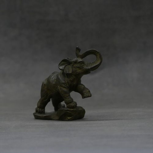 Null Eléphant en bronze doré; Hauteur : 8 cm