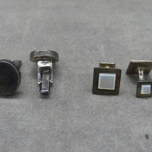 Null Réunion de quatre paires de boutons de manchette en argent 925. Poids brut:&hellip;